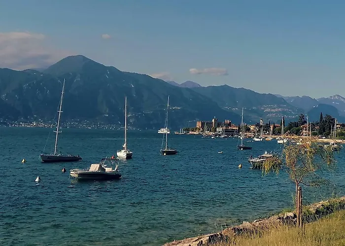 Laura - * Torri Del Benaco