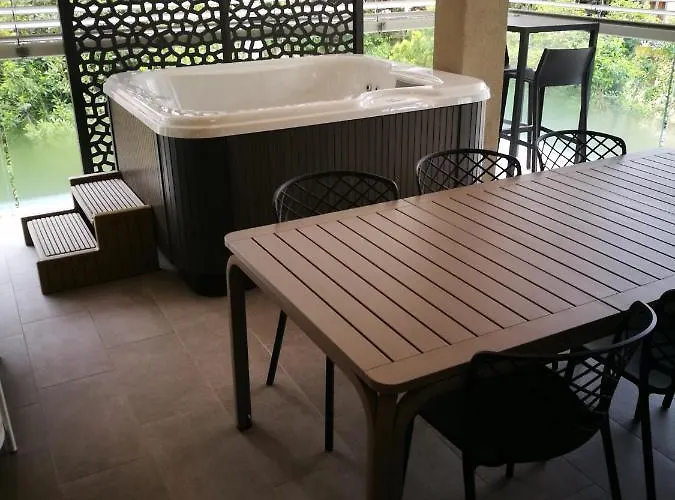 Laura - Torri Del Benaco