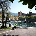 Laura - Torri Del Benaco