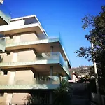 Laura - * Torri Del Benaco