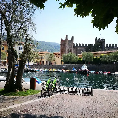 Laura - Torri Del Benaco