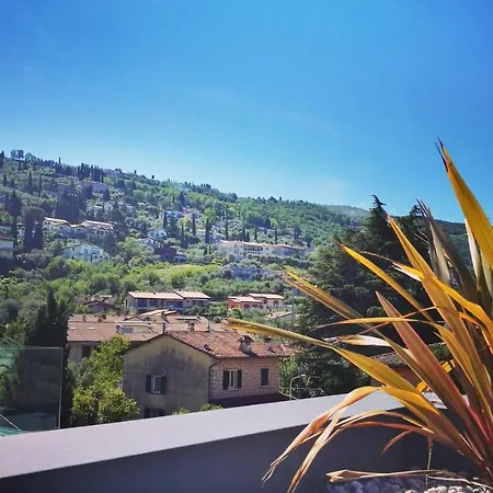 Laura - Torri Del Benaco