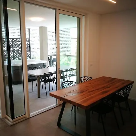 Laura - Torri Del Benaco