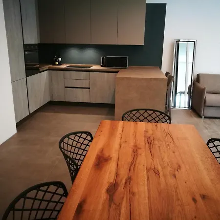 Laura - Torri Del Benaco