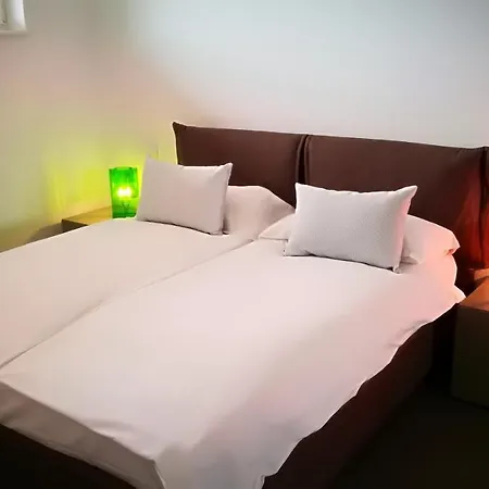 Laura - Torri Del Benaco