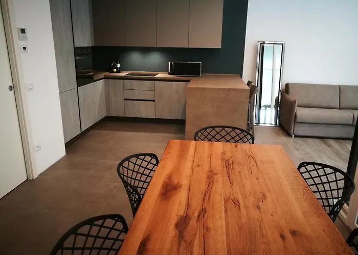 Laura - Torri Del Benaco