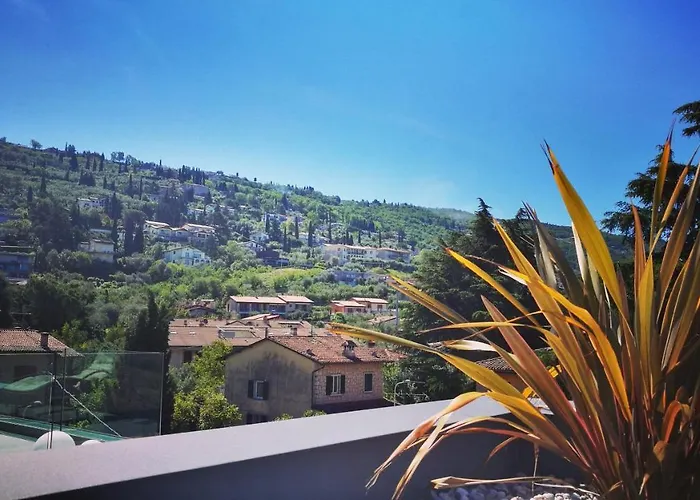 Laura - Torri Del Benaco